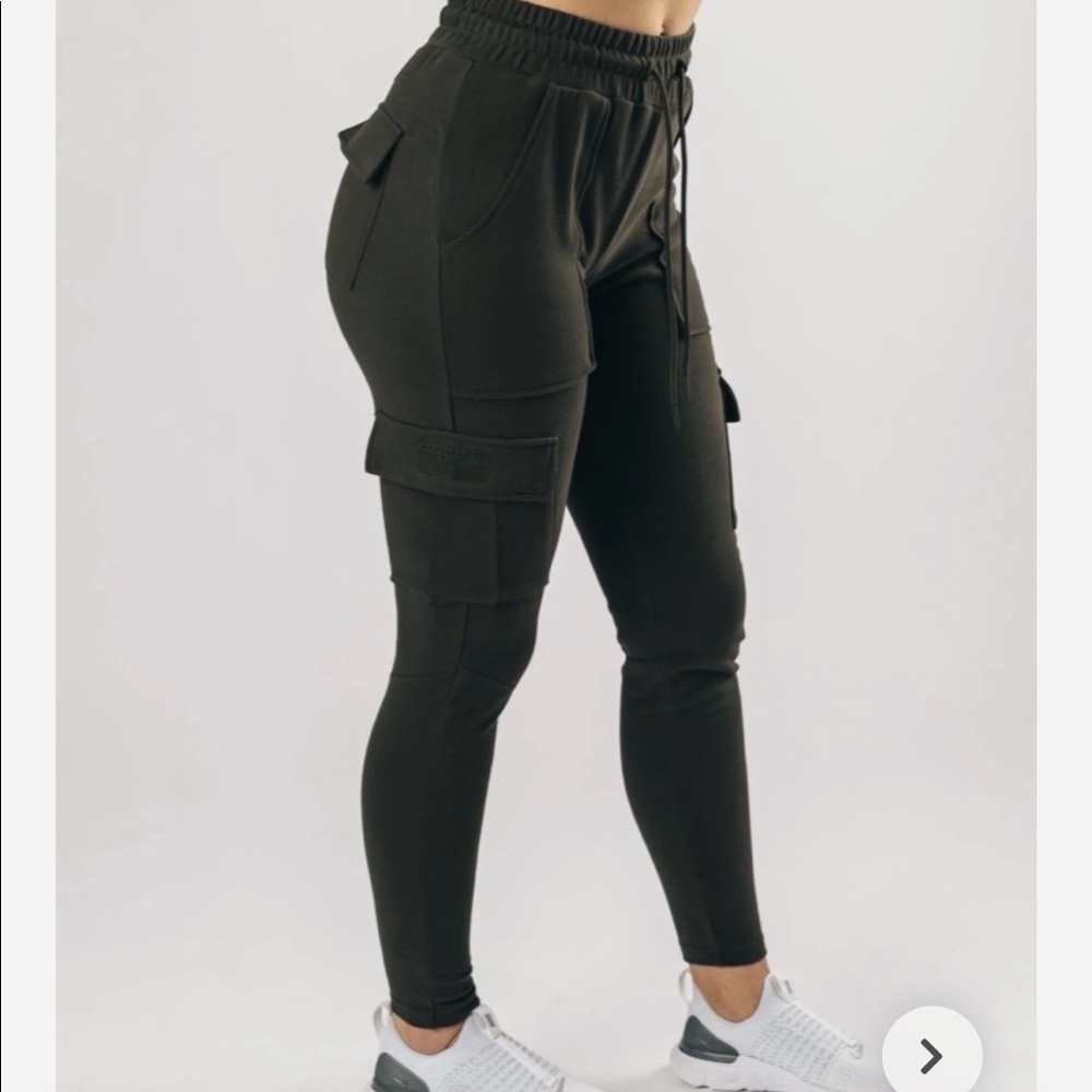 Alphalete Identitity Cargo Joggers brand new in color Muted Olive size small